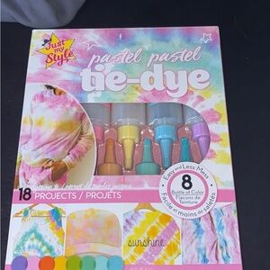New in box : Pastel Tie-Dye Kit